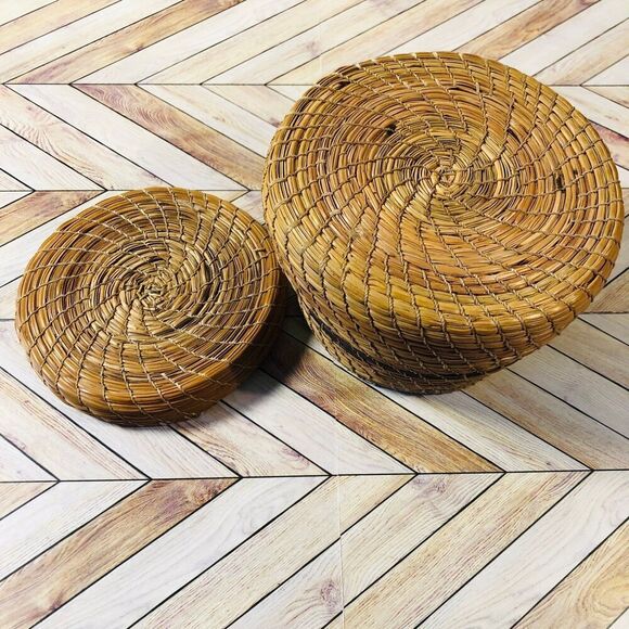 Small Mexican Woven Basket with Lid - Picture 3 of 6